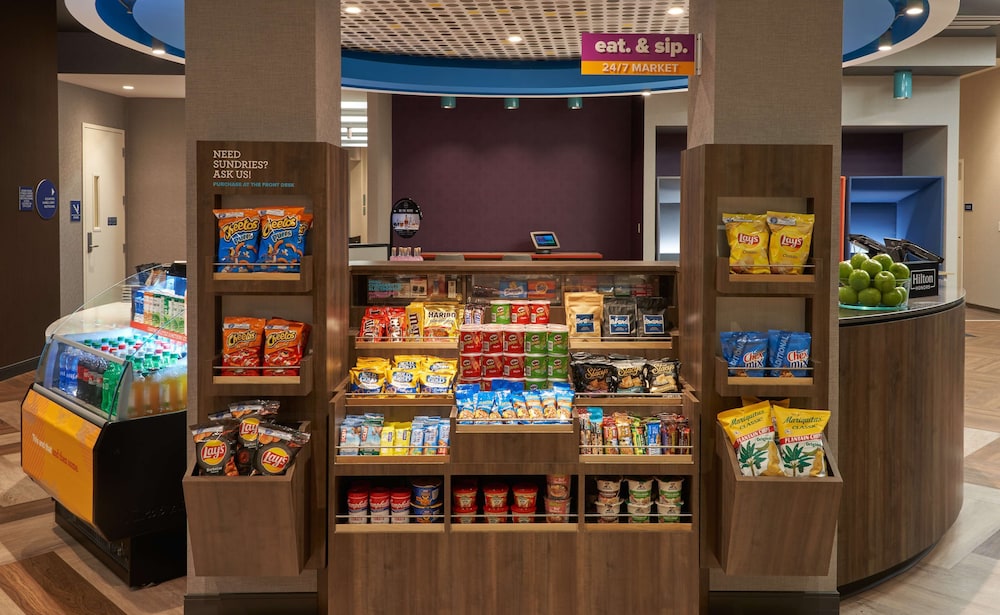 Tru by Hilton Fort Lauderdale Downtown — Restaurant & bars in Fort Lauderdale, Florida