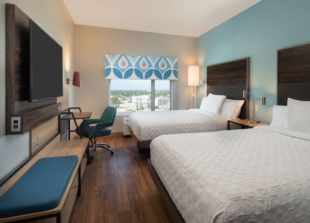 Tru by Hilton Fort Lauderdale Downtown — Hotel rooms in Fort Lauderdale, Florida