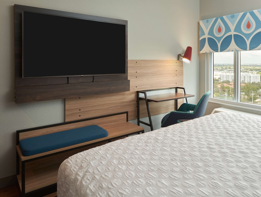 Tru by Hilton Fort Lauderdale Downtown — Hotel rooms in Fort Lauderdale, Florida