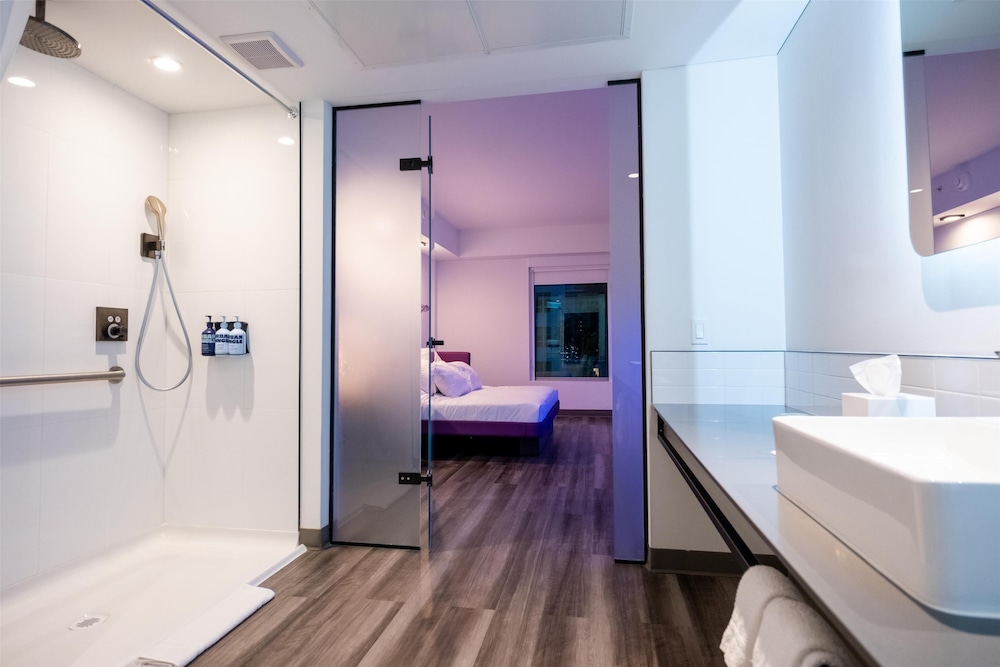 YOTEL Miami — Hotel rooms in Miami, Florida