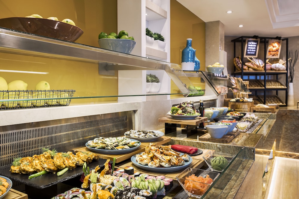 Jumeira Rotana — Restaurant & bars in Dubai