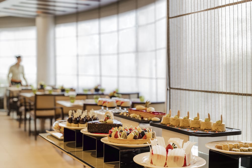 Jumeira Rotana — Restaurant & bars in Dubai