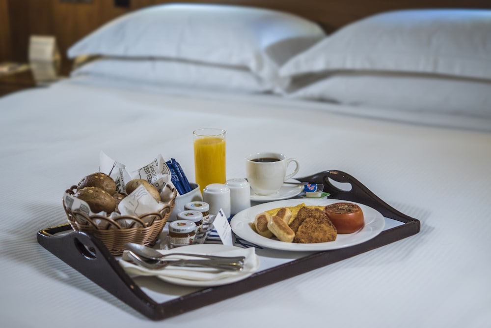Jumeira Rotana — Hotel rooms in Dubai