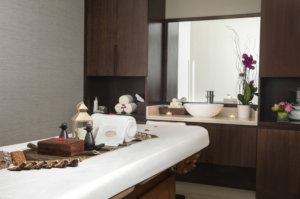 Jumeira Rotana — Hotel rooms in Dubai