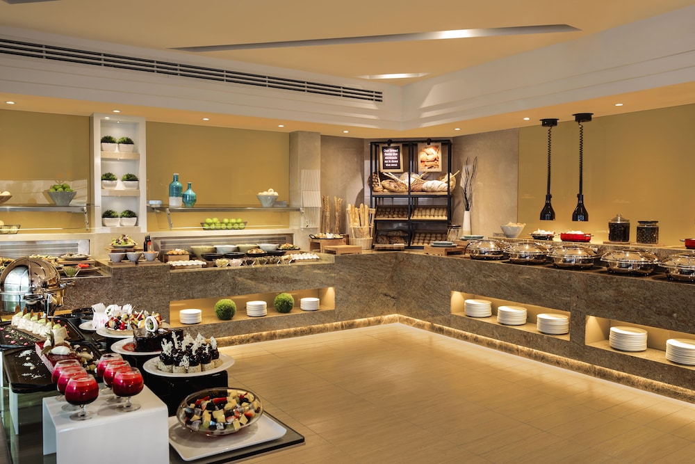 Jumeira Rotana — Restaurant & bars in Dubai