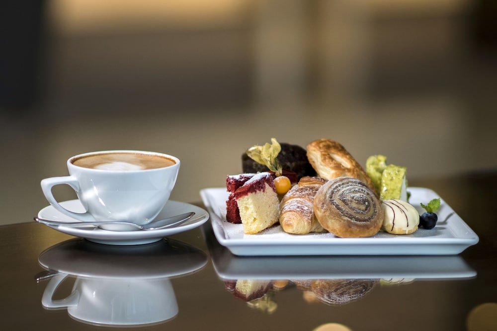 Jumeira Rotana — Restaurant & bars in Dubai