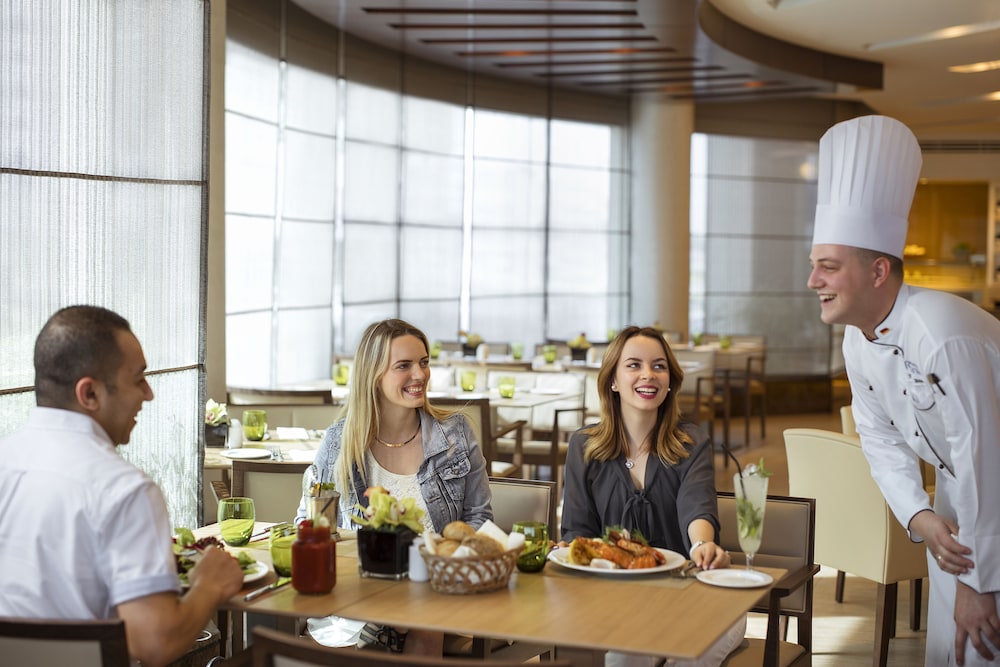 Jumeira Rotana — Restaurant & bars in Dubai