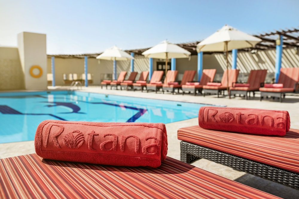Jumeira Rotana — Swimming pool in Dubai