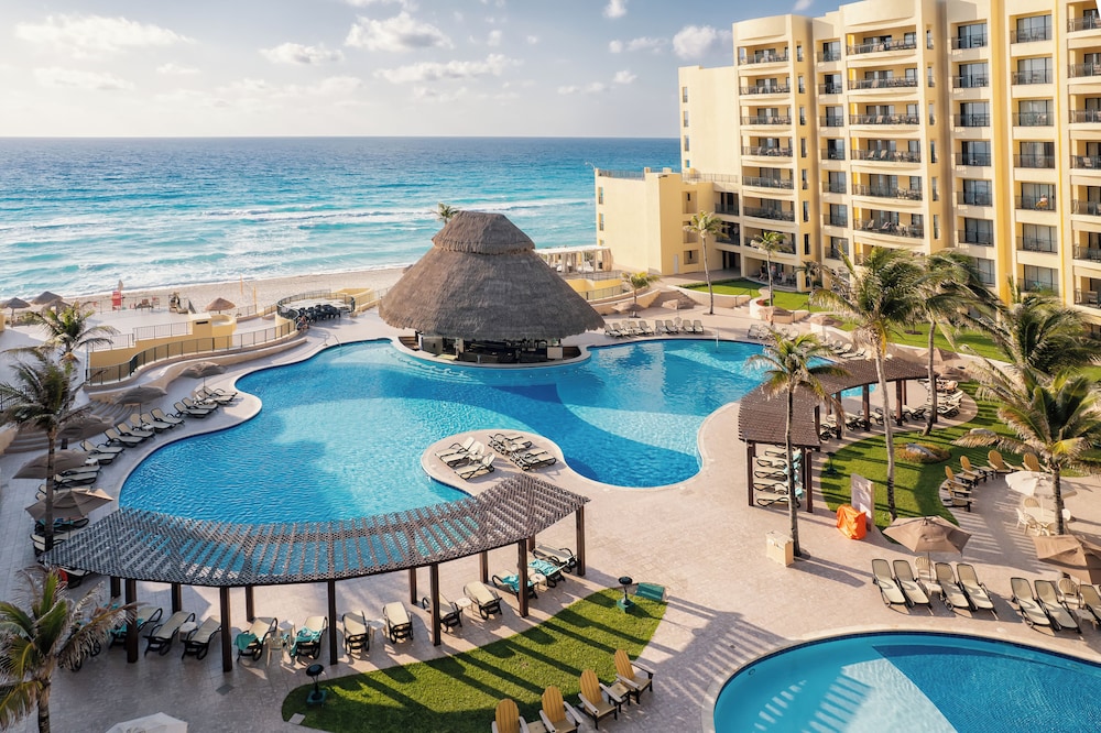 Holiday Inn Club Vacations The Royal Sands by IHG - All inclusive — Swimming pool in Cancun, Quintana Roo