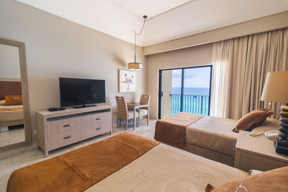 Holiday Inn Club Vacations The Royal Sands by IHG - All inclusive — Hotel rooms in Cancun, Quintana Roo