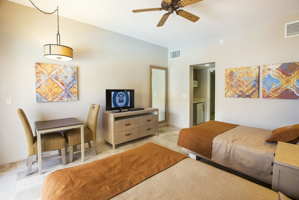 Holiday Inn Club Vacations The Royal Sands by IHG - All inclusive — Hotel rooms in Cancun, Quintana Roo
