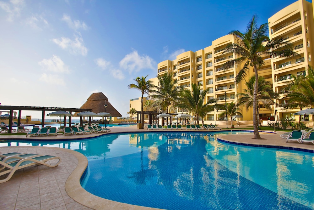 Holiday Inn Club Vacations The Royal Sands by IHG - All inclusive — Swimming pool in Cancun, Quintana Roo