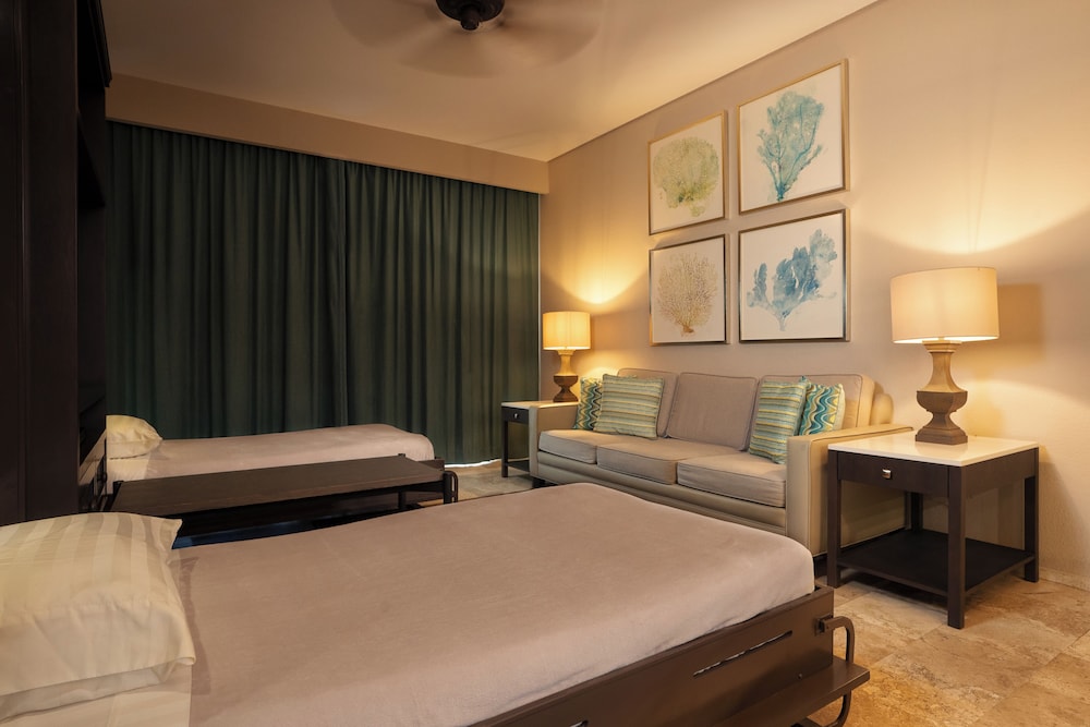 Holiday Inn Club Vacations The Royal Sands by IHG - All inclusive — Hotel rooms in Cancun, Quintana Roo