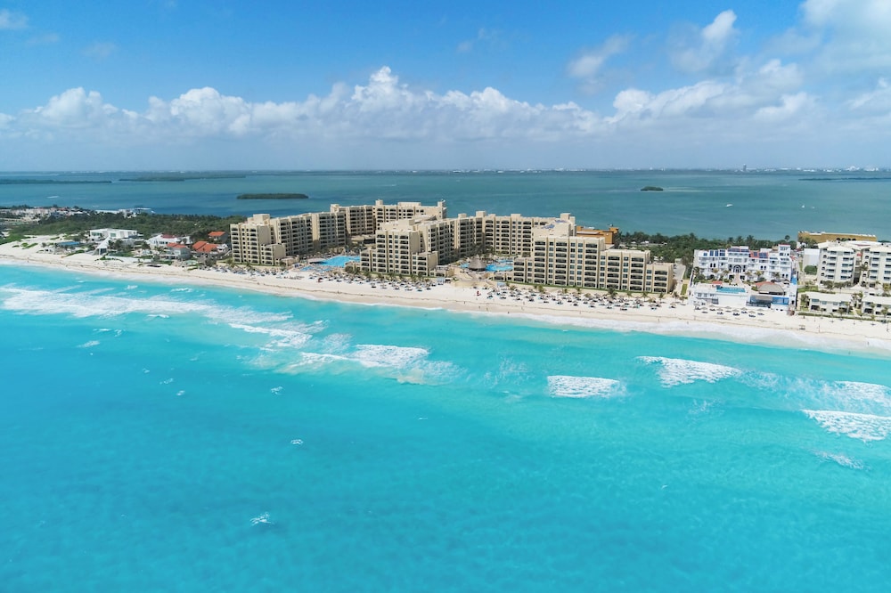 Holiday Inn Club Vacations The Royal Sands by IHG - All inclusive — Beach in Cancun, Quintana Roo