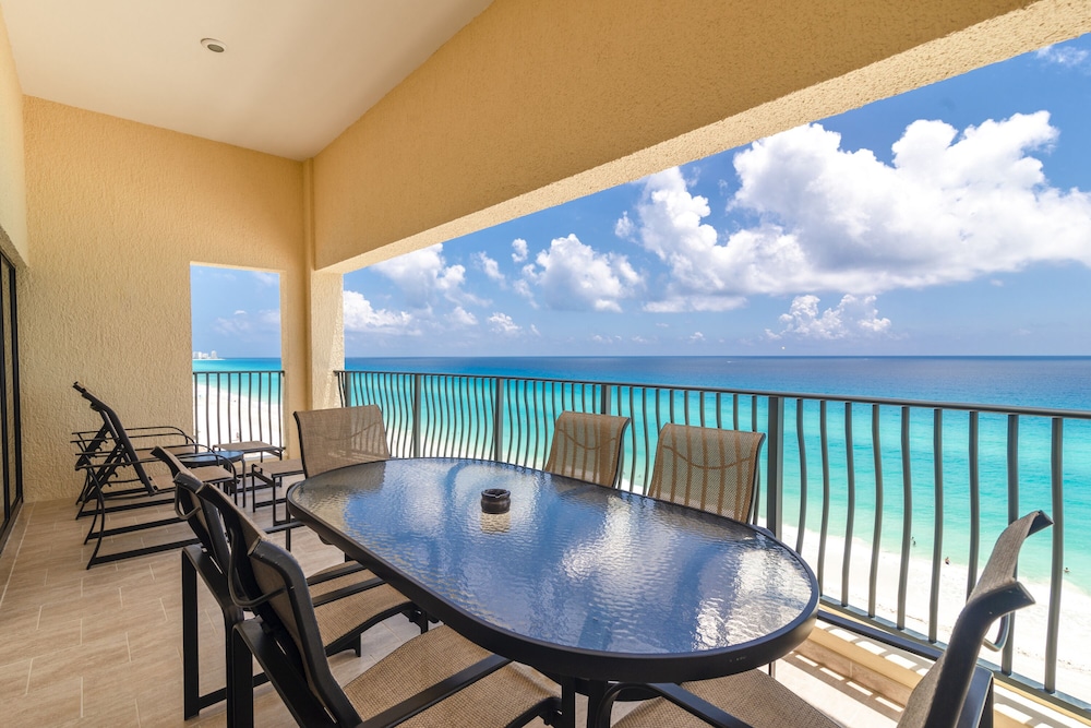 Holiday Inn Club Vacations The Royal Sands by IHG - All inclusive — Hotel rooms in Cancun, Quintana Roo