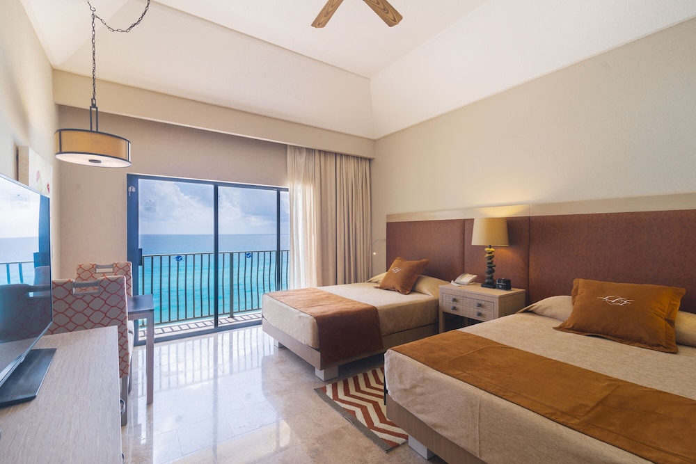Holiday Inn Club Vacations The Royal Sands by IHG - All inclusive — Hotel rooms in Cancun, Quintana Roo