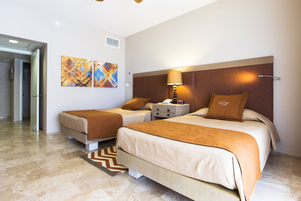 Holiday Inn Club Vacations The Royal Sands by IHG - All inclusive — Hotel rooms in Cancun, Quintana Roo