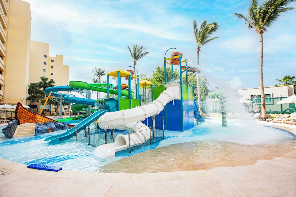 Holiday Inn Club Vacations The Royal Sands by IHG - All inclusive — Swimming pool in Cancun, Quintana Roo