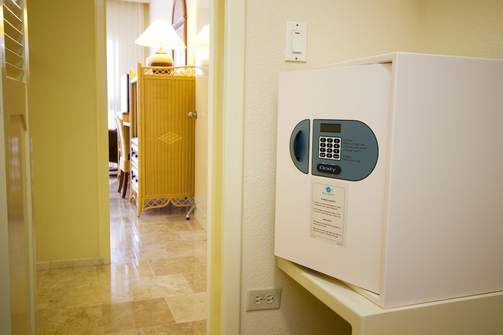 Holiday Inn Club Vacations The Royal Sands by IHG - All inclusive — Hotel rooms in Cancun, Quintana Roo
