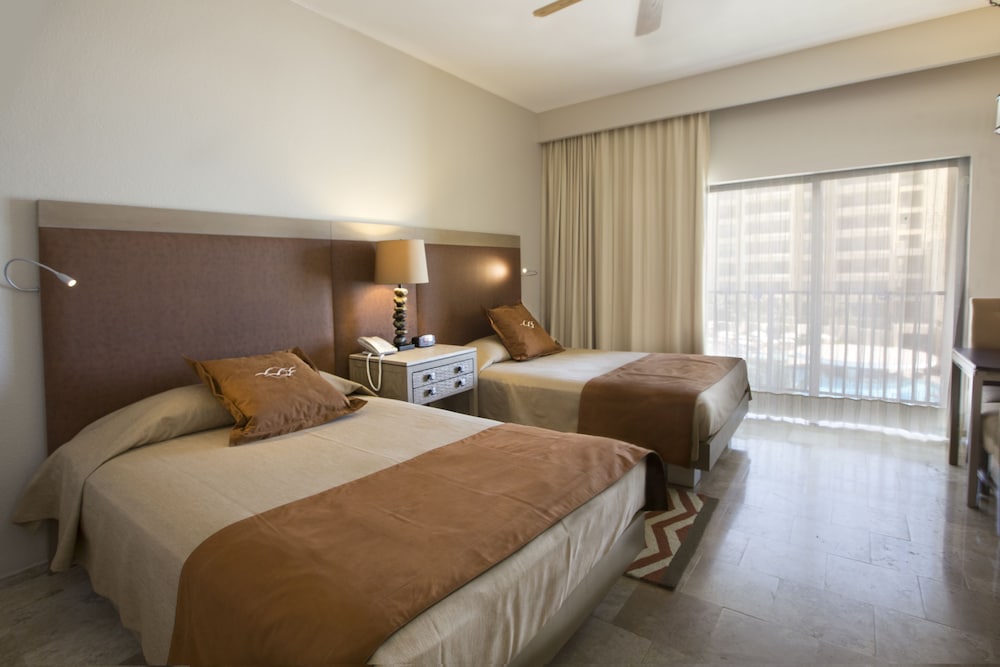 Holiday Inn Club Vacations The Royal Sands by IHG - All inclusive — Hotel rooms in Cancun, Quintana Roo