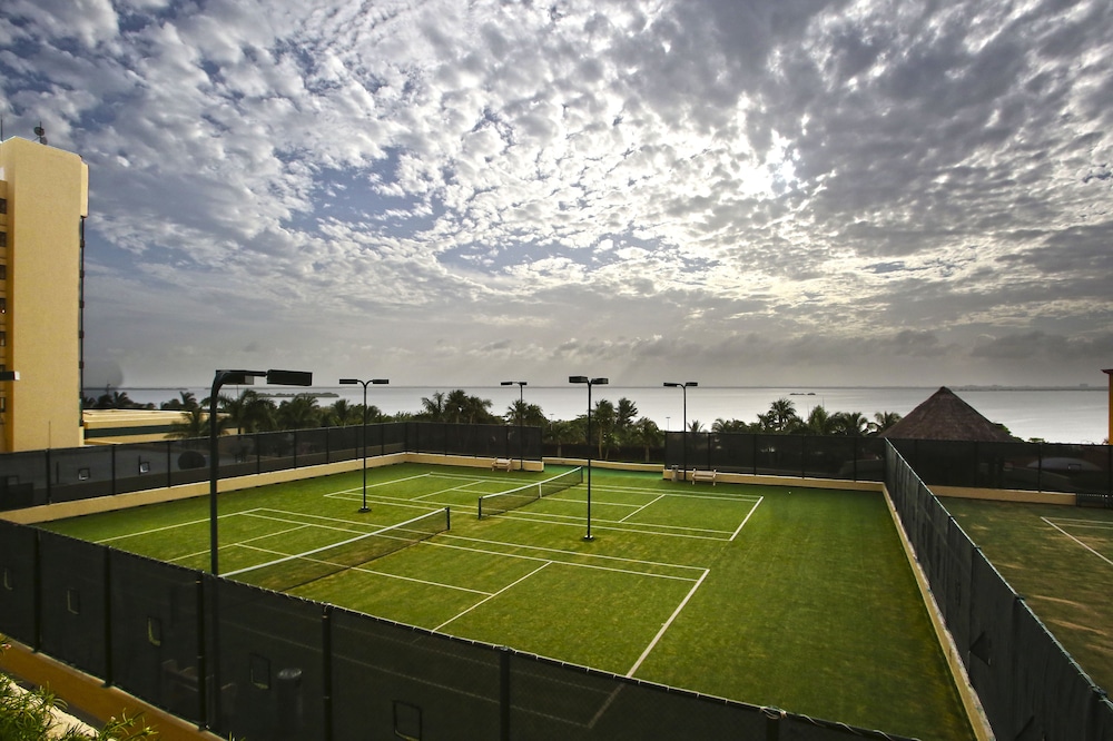Holiday Inn Club Vacations The Royal Sands by IHG - All inclusive — Sports & recreation in Cancun, Quintana Roo