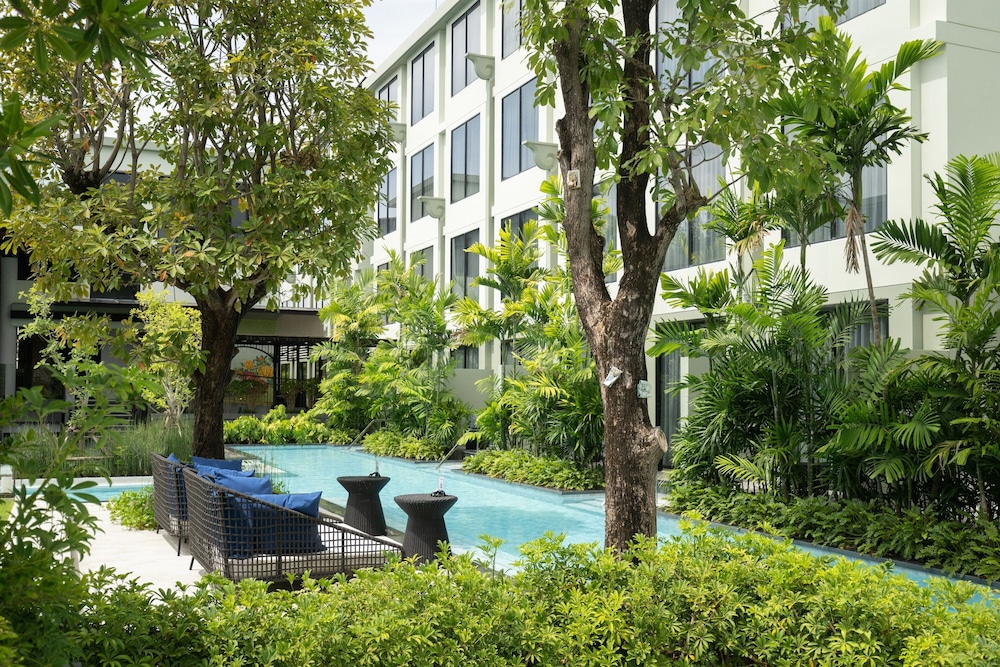 Four Points by Sheraton Phuket Patong Beach Resort — Hotel building in Patong Beach, Phuket Province
