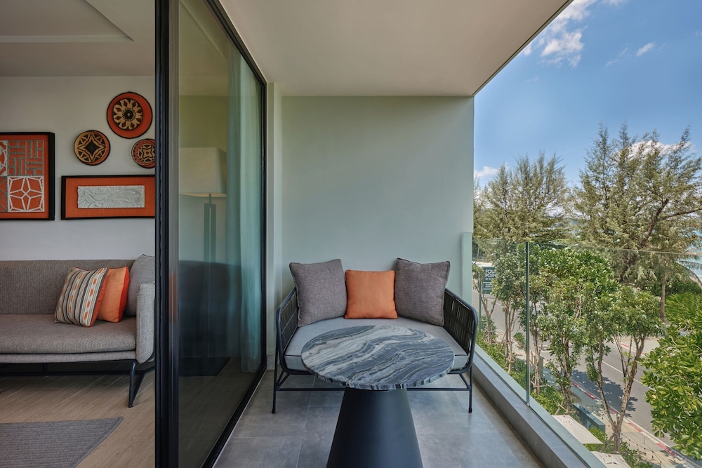 Four Points by Sheraton Phuket Patong Beach Resort — Hotel rooms in Patong Beach, Phuket Province
