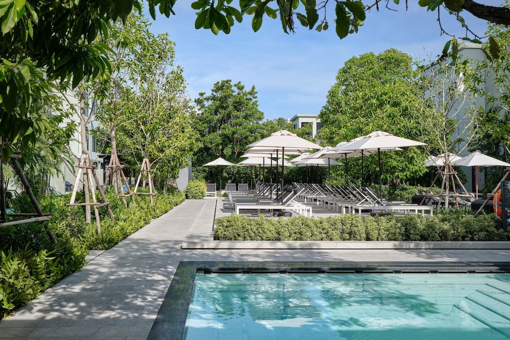 Four Points by Sheraton Phuket Patong Beach Resort — Swimming pool in Patong Beach, Phuket Province