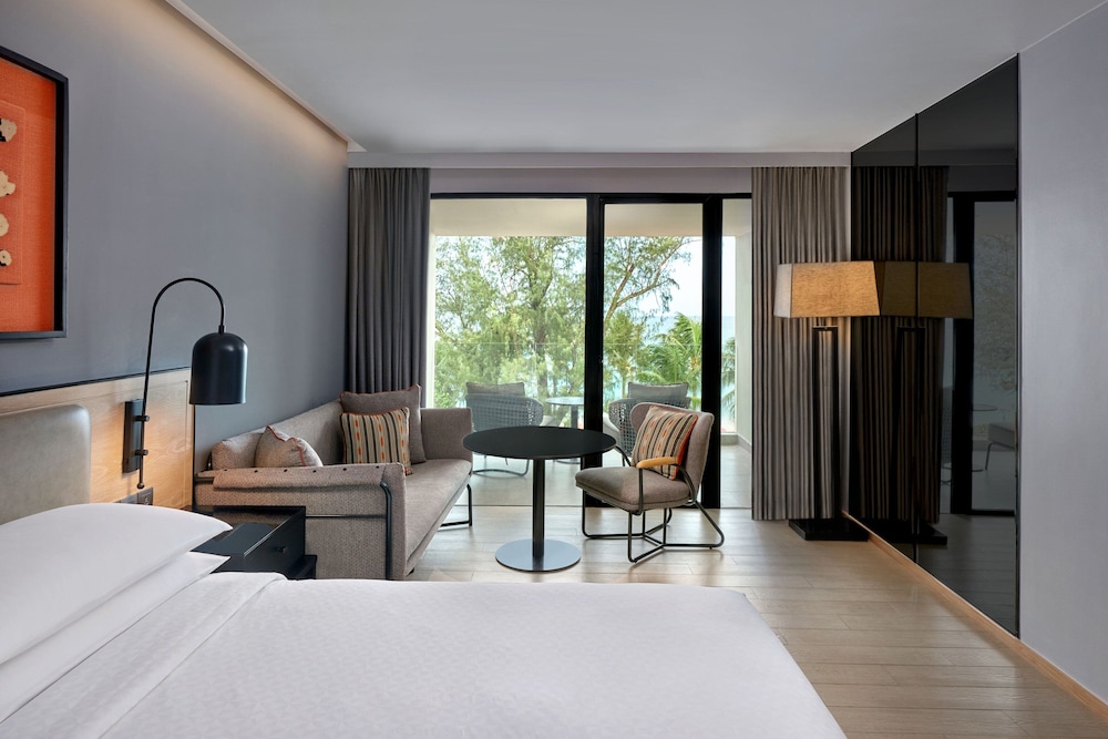 Four Points by Sheraton Phuket Patong Beach Resort — Hotel rooms in Patong Beach, Phuket Province