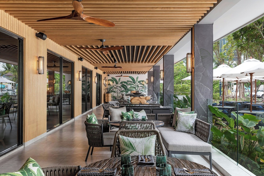 Four Points by Sheraton Phuket Patong Beach Resort — Restaurant & bars in Patong Beach, Phuket Province