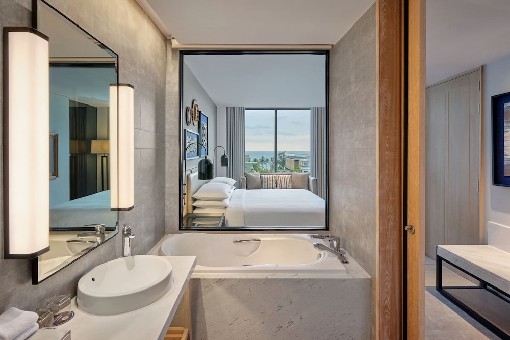 Four Points by Sheraton Phuket Patong Beach Resort — Hotel rooms in Patong Beach, Phuket Province
