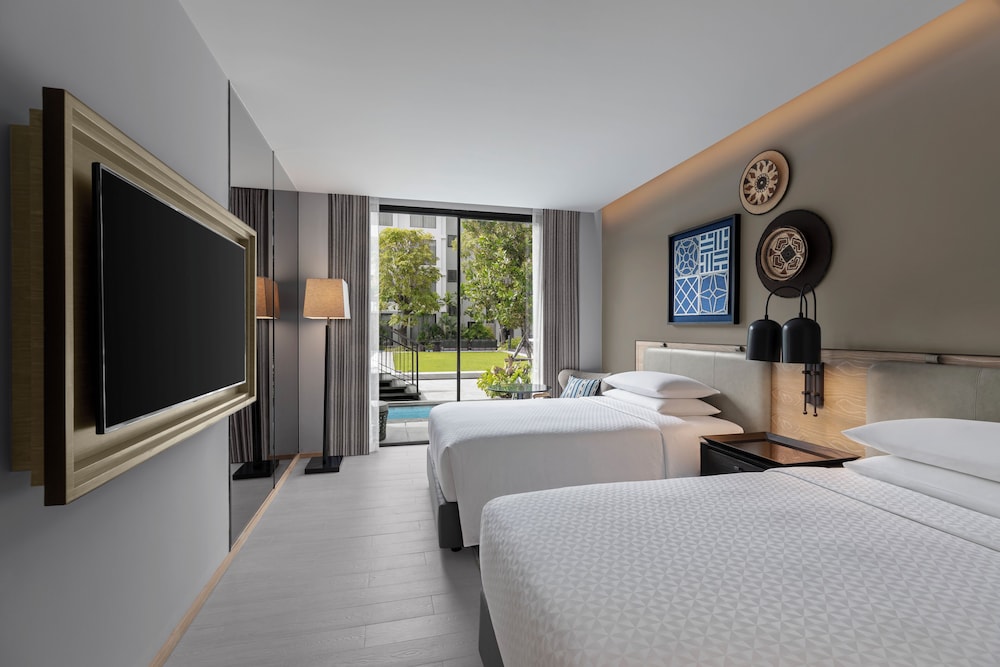 Four Points by Sheraton Phuket Patong Beach Resort — Hotel rooms in Patong Beach, Phuket Province