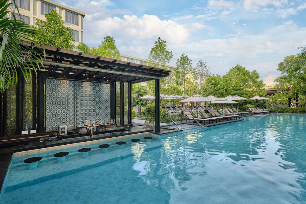 Four Points by Sheraton Phuket Patong Beach Resort — Swimming pool in Patong Beach, Phuket Province