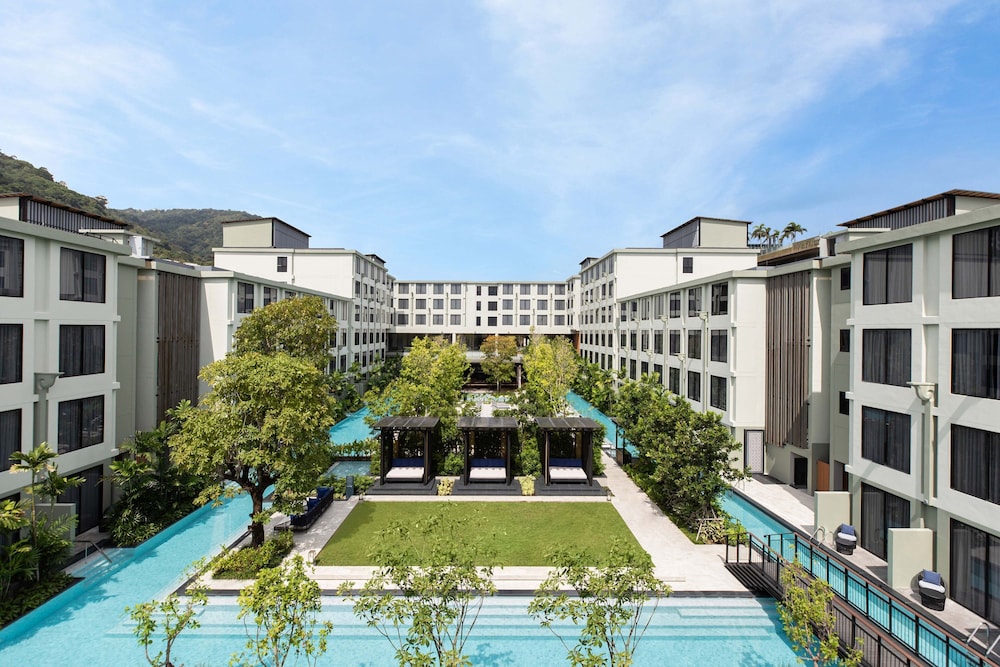 Four Points by Sheraton Phuket Patong Beach Resort — Hotel building in Patong Beach, Phuket Province