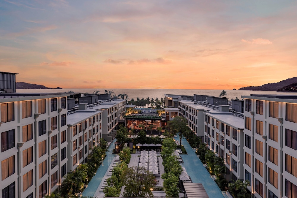 Four Points by Sheraton Phuket Patong Beach Resort — Hotel building in Patong Beach, Phuket Province