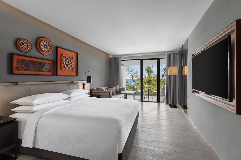 Four Points by Sheraton Phuket Patong Beach Resort — Hotel rooms in Patong Beach, Phuket Province