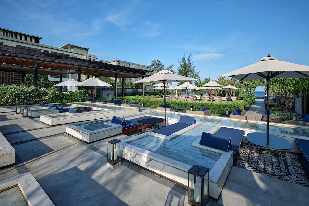 Four Points by Sheraton Phuket Patong Beach Resort — Swimming pool in Patong Beach, Phuket Province