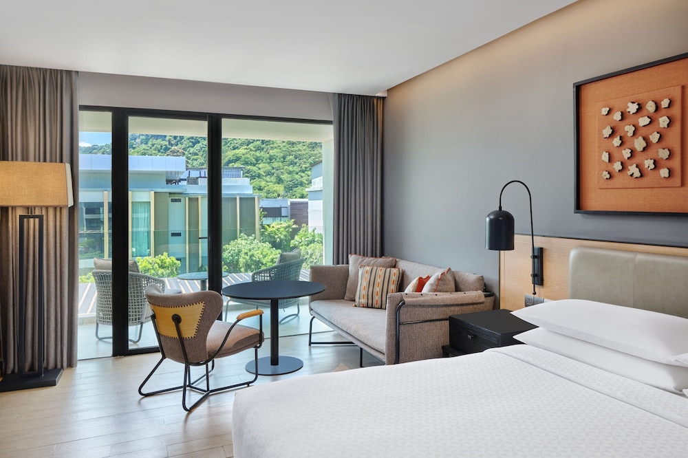 Four Points by Sheraton Phuket Patong Beach Resort — Hotel rooms in Patong Beach, Phuket Province