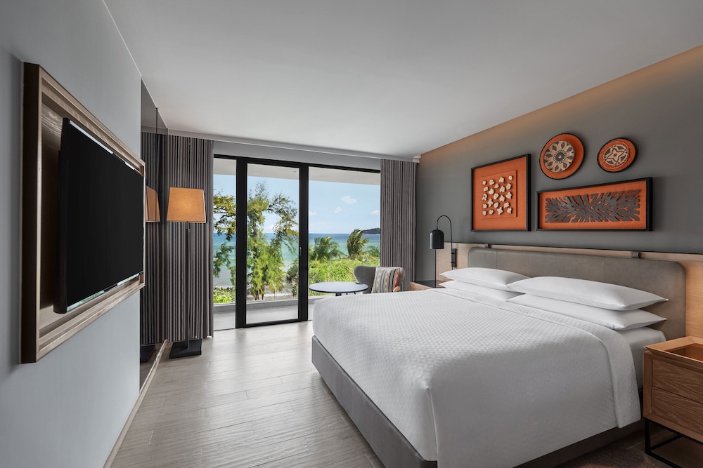 Four Points by Sheraton Phuket Patong Beach Resort — Hotel rooms in Patong Beach, Phuket Province