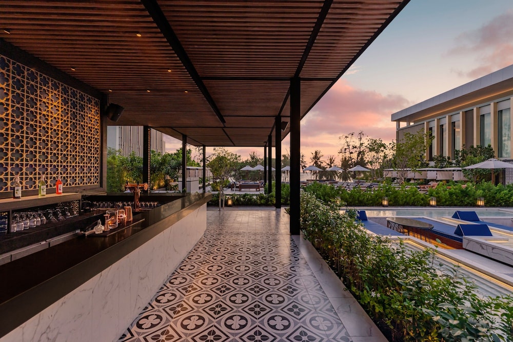 Four Points by Sheraton Phuket Patong Beach Resort — Restaurant & bars in Patong Beach, Phuket Province