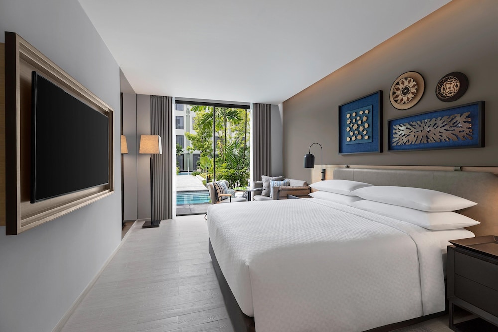 Four Points by Sheraton Phuket Patong Beach Resort — Hotel rooms in Patong Beach, Phuket Province