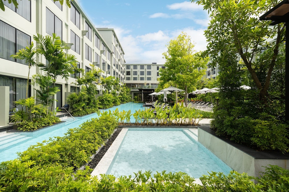 Four Points by Sheraton Phuket Patong Beach Resort — Swimming pool in Patong Beach, Phuket Province
