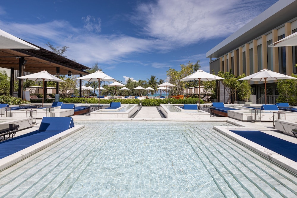 Four Points by Sheraton Phuket Patong Beach Resort — Swimming pool in Patong Beach, Phuket Province