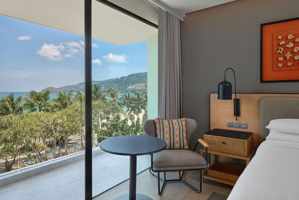 Four Points by Sheraton Phuket Patong Beach Resort — Hotel rooms in Patong Beach, Phuket Province