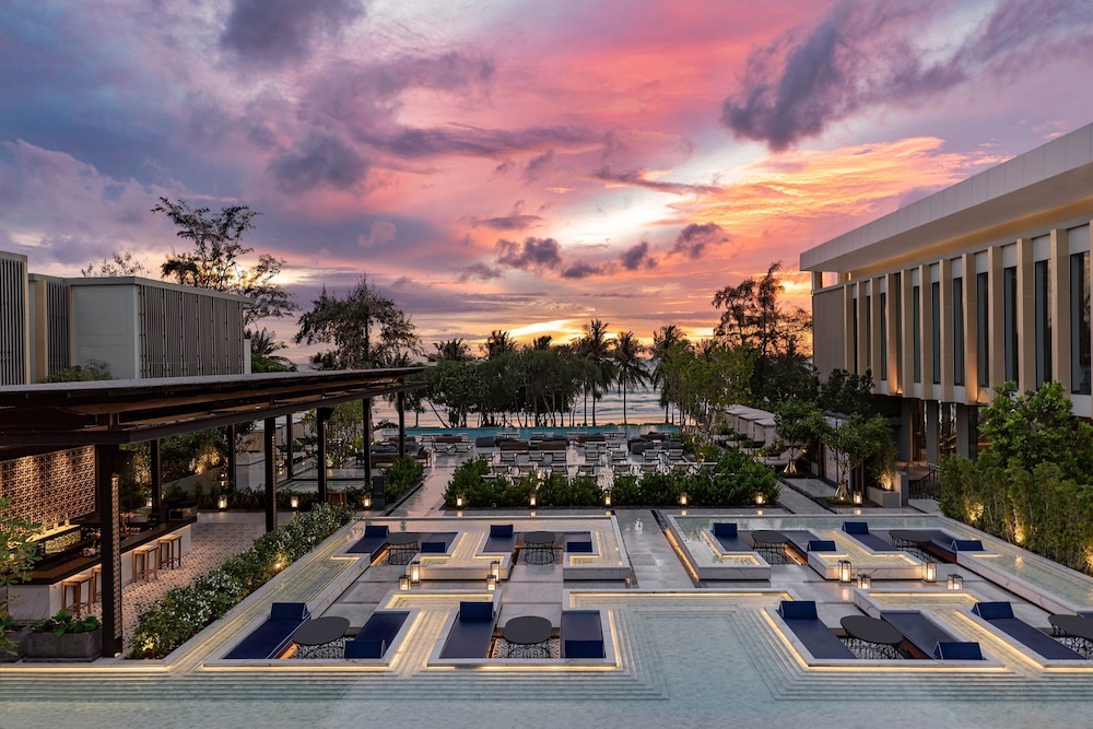 Four Points by Sheraton Phuket Patong Beach Resort — Restaurant & bars in Patong Beach, Phuket Province