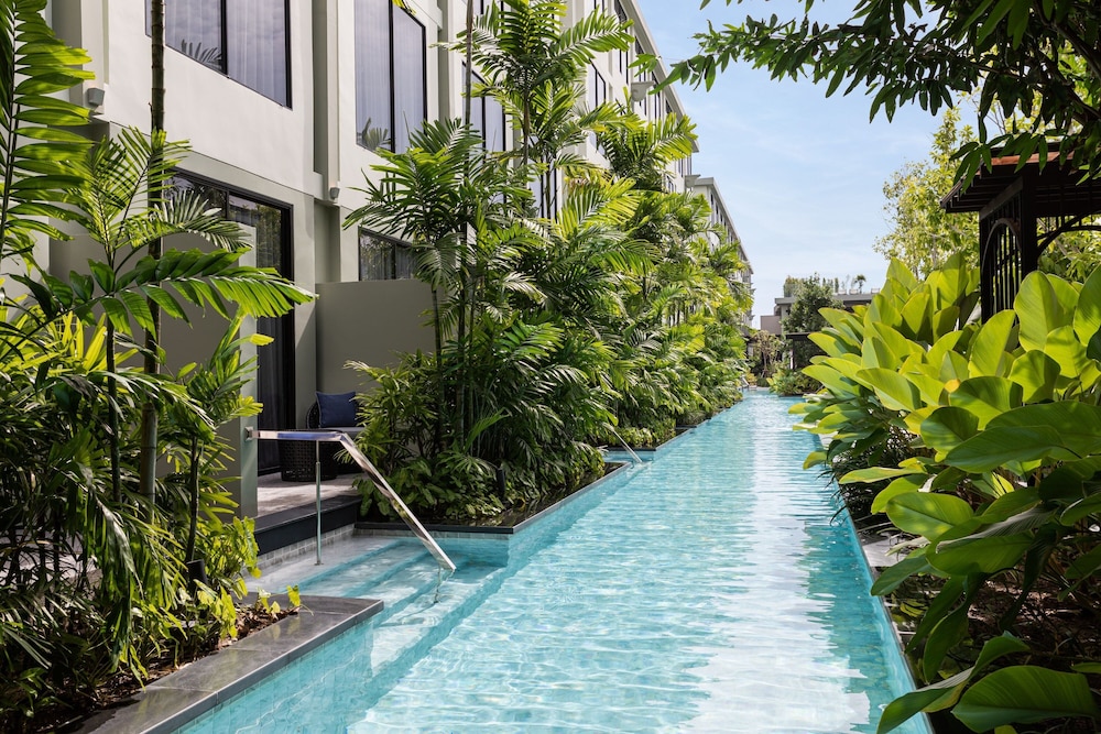 Four Points by Sheraton Phuket Patong Beach Resort — Swimming pool in Patong Beach, Phuket Province