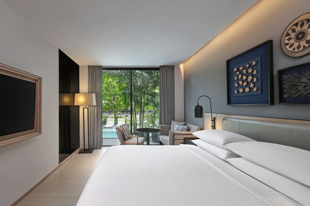 Four Points by Sheraton Phuket Patong Beach Resort — Hotel rooms in Patong Beach, Phuket Province