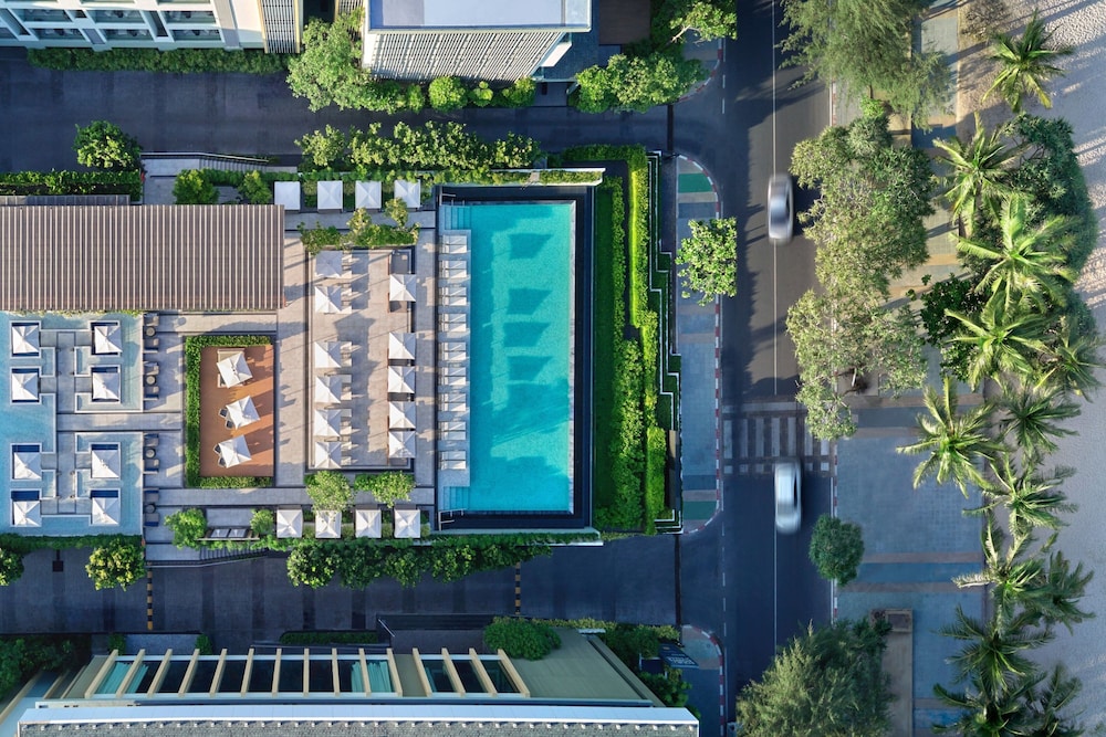 Four Points by Sheraton Phuket Patong Beach Resort — Swimming pool in Patong Beach, Phuket Province