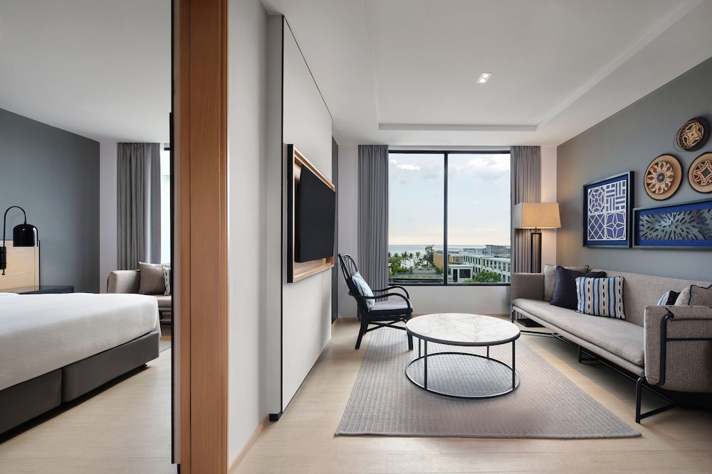 Four Points by Sheraton Phuket Patong Beach Resort — Hotel rooms in Patong Beach, Phuket Province