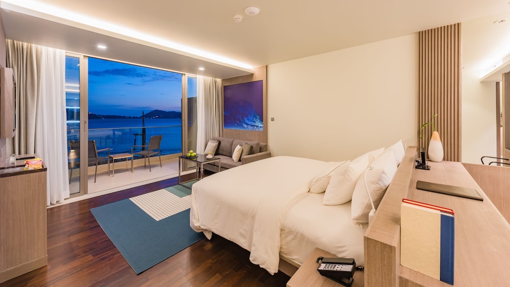 Oceanfront Beach Resort — Hotel rooms in Patong Beach, Phuket Province